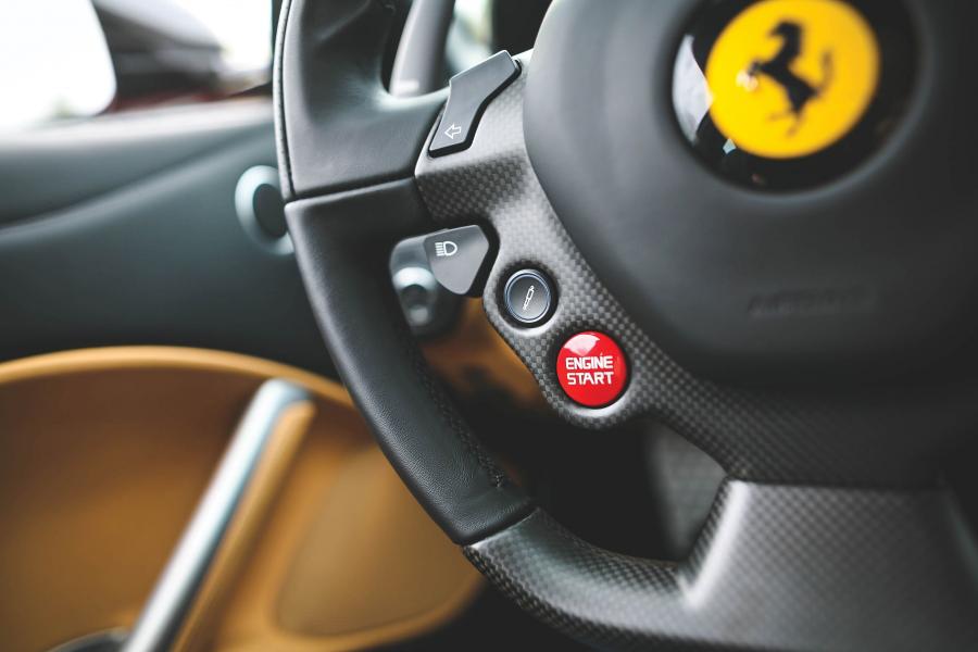 Детали интерьера Ferrari F12berlinetta The Magnum PI (226588) 2017 года  (фото 29 из 40)